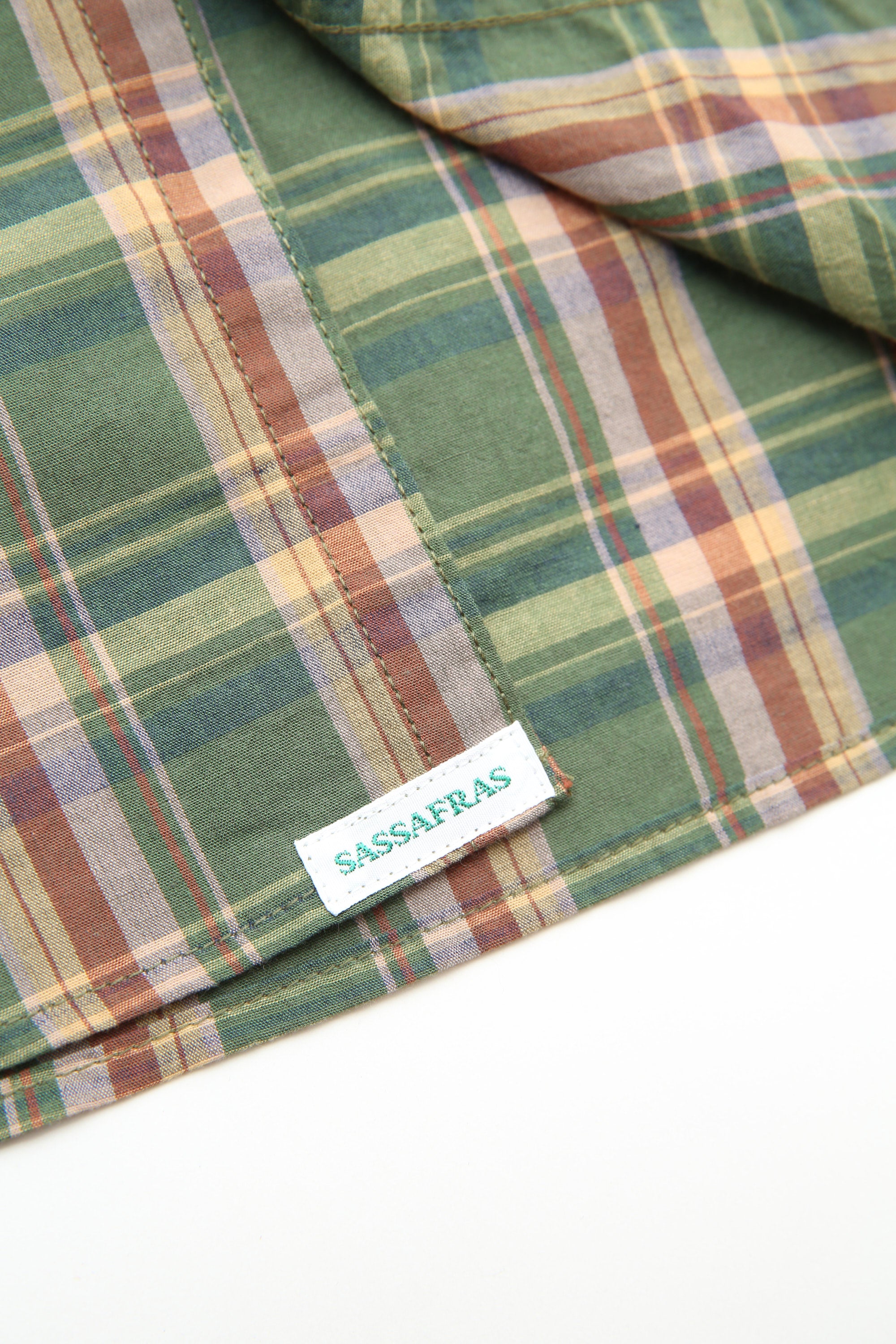 Sassafras Leaf Pruner 1/2 Shirt - Beige / Brown – Totem Brand Co.