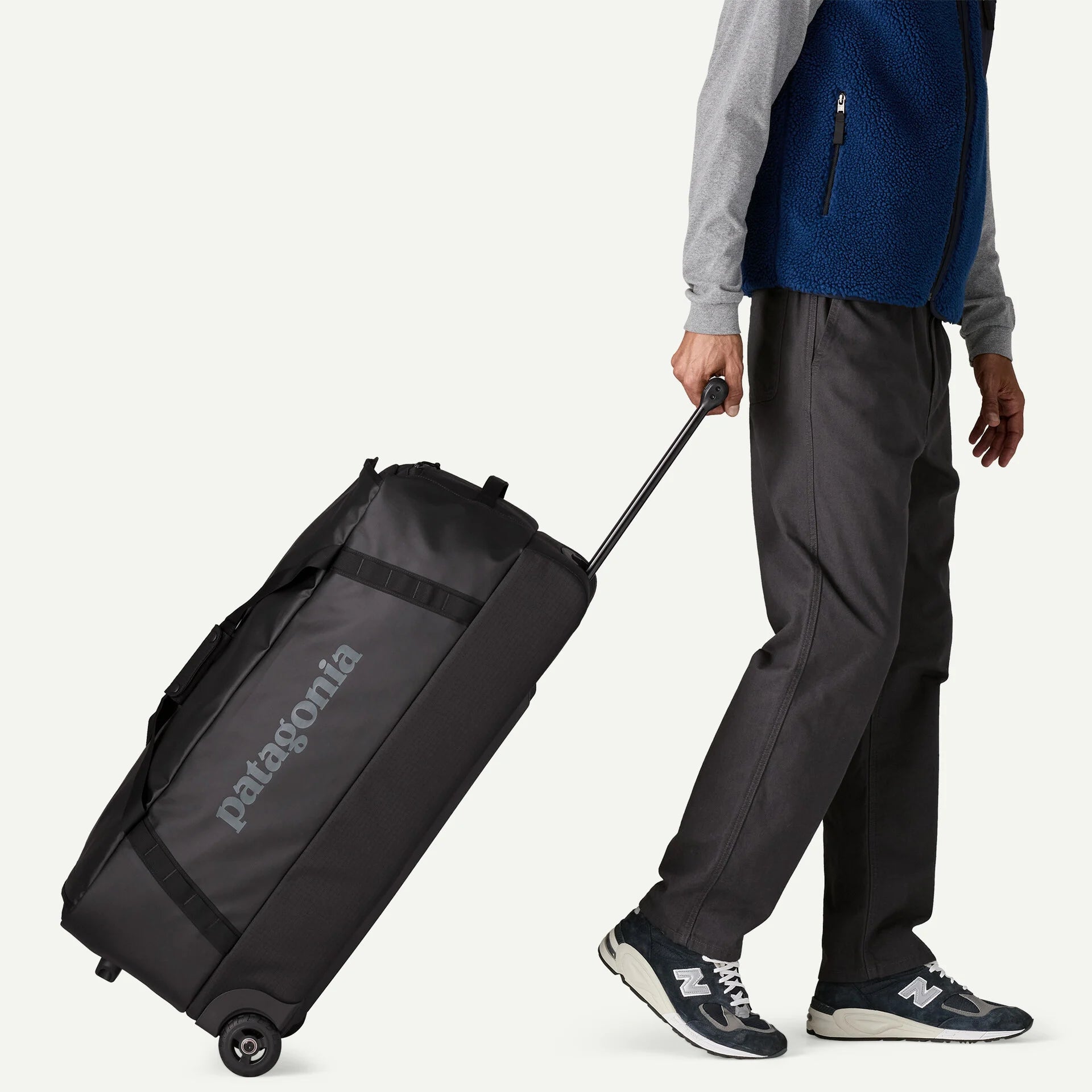 patagonia black hole duffel rolling Wheeled 70 L Black comfortable travel Patagonia Black Hole Wheeled Duffel