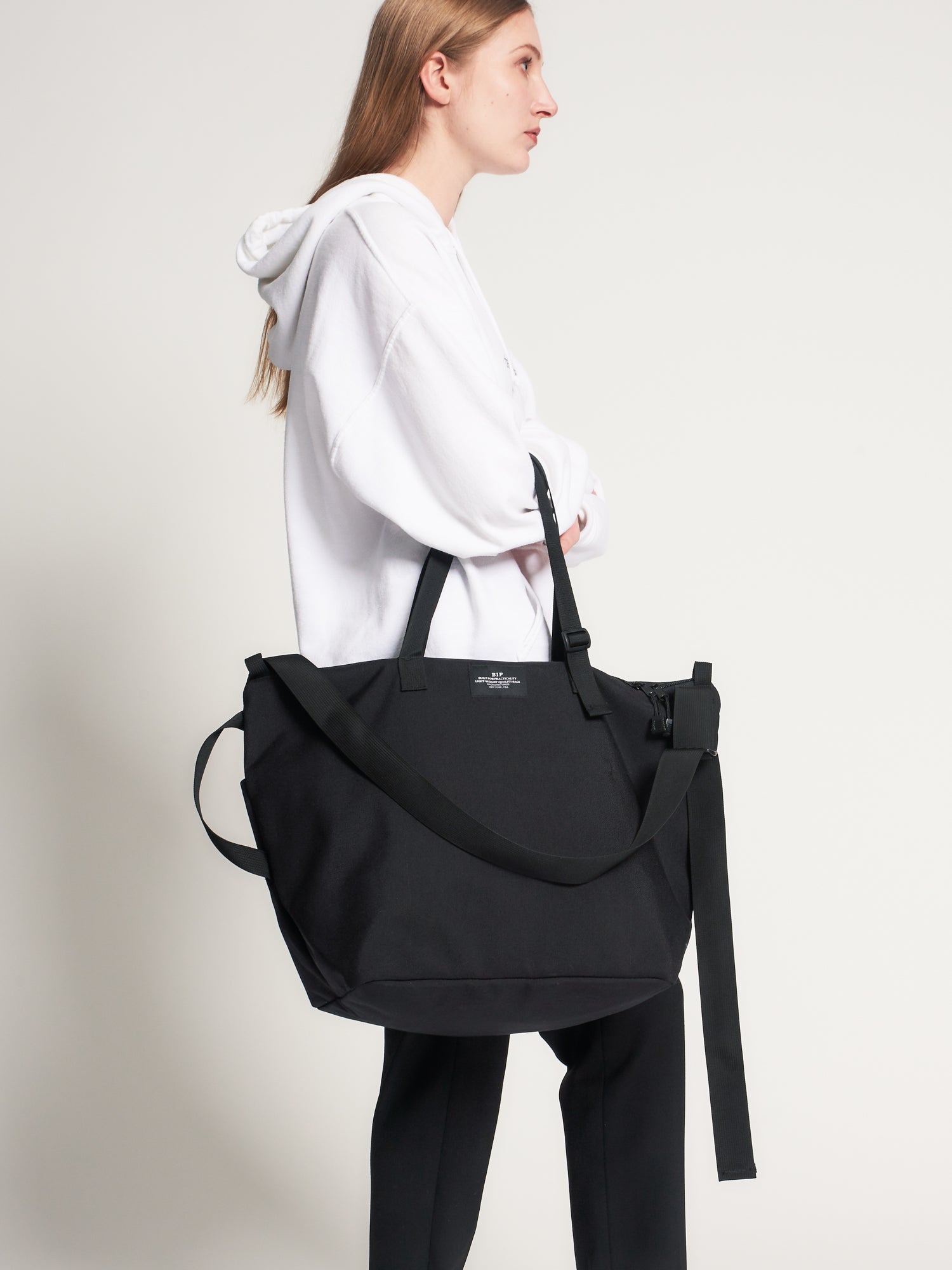 Bags in Progress Traveler Duffle Medium - Black – Totem Brand Co.