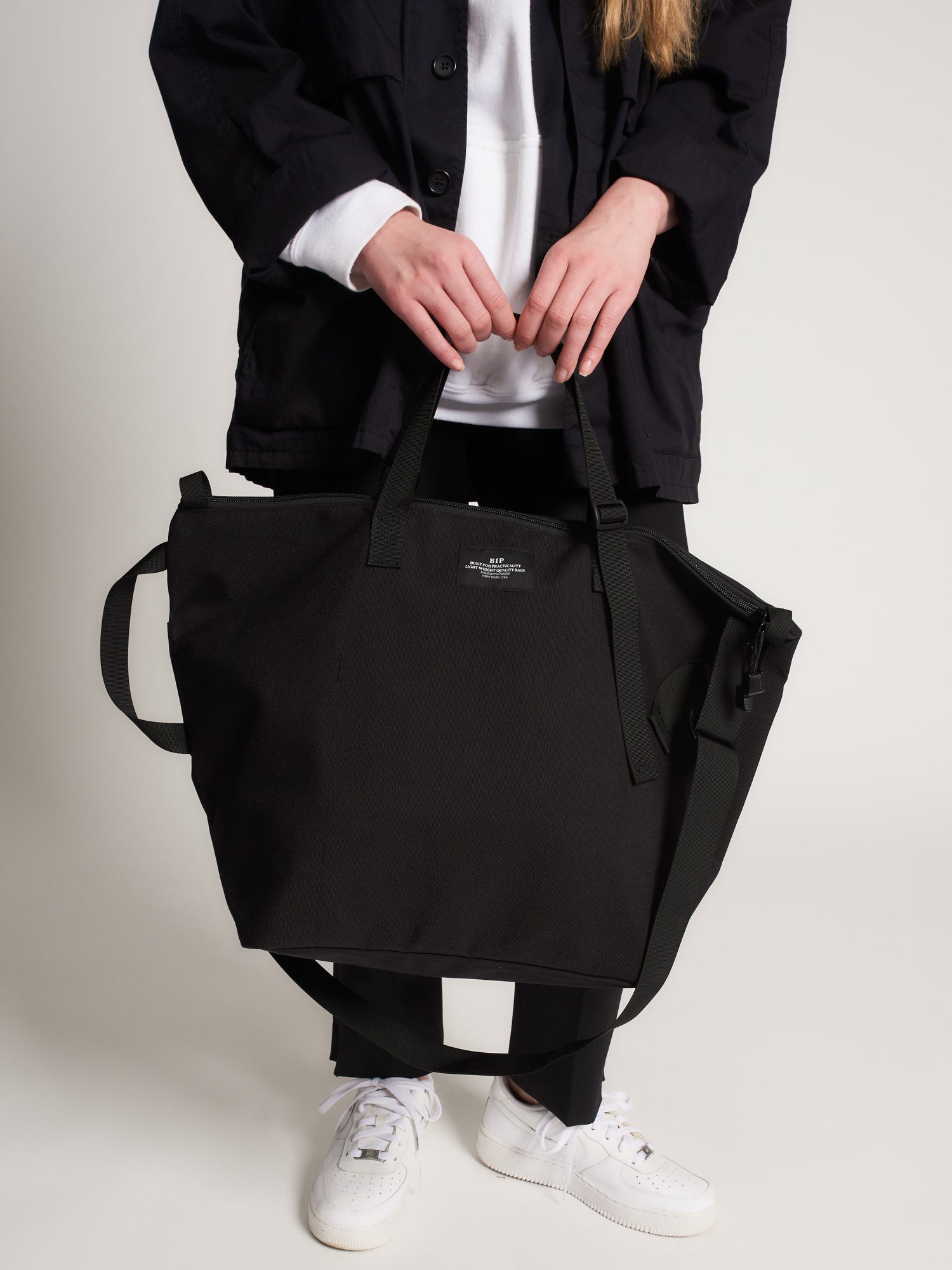 Bags in Progress Traveler Duffle Medium - Black – Totem Brand Co.