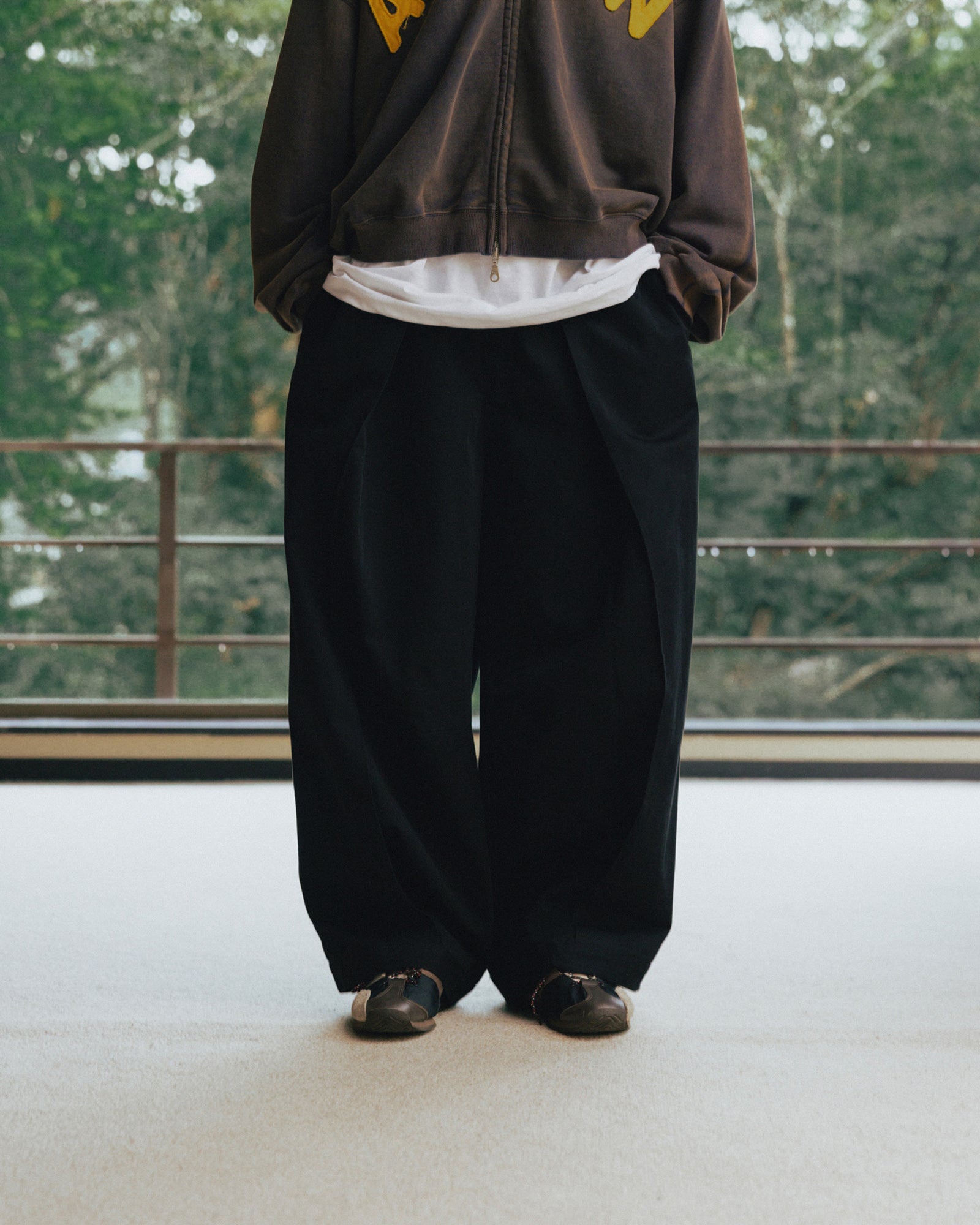 Anglan Deep Tuck Wide Chino Pants - Black – Totem Brand Co.
