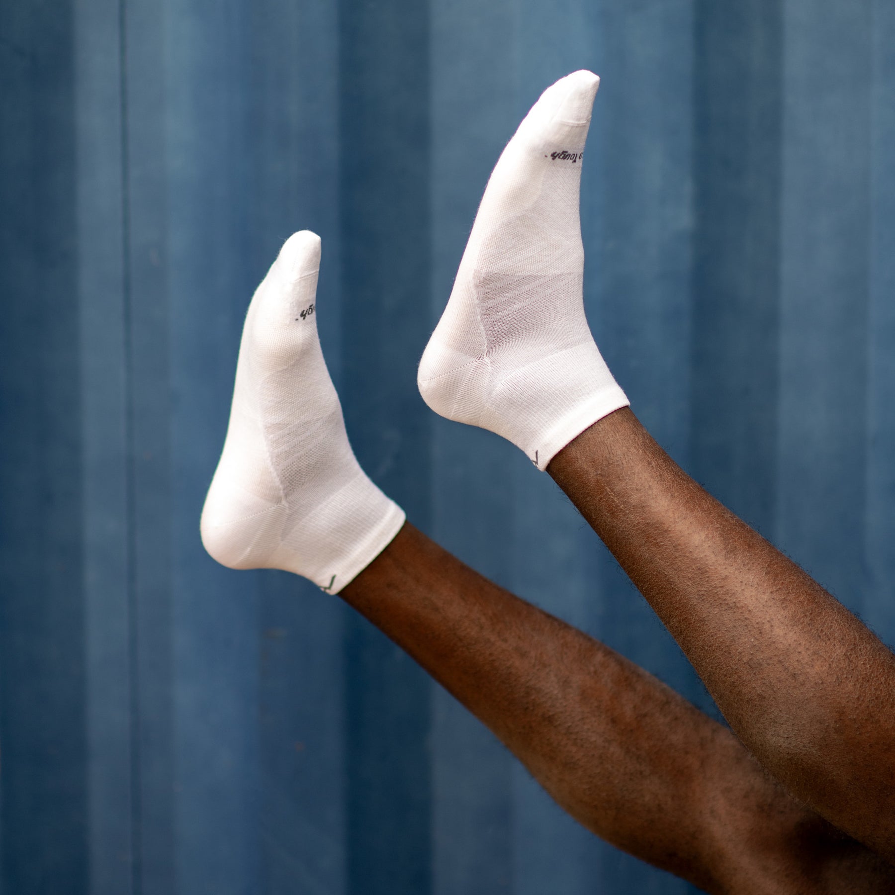 Darn Tough 1040 Men's Run Quarter Ultra-Light Run Sock - White