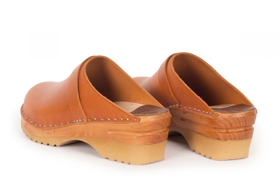 Clogs cognac 2024